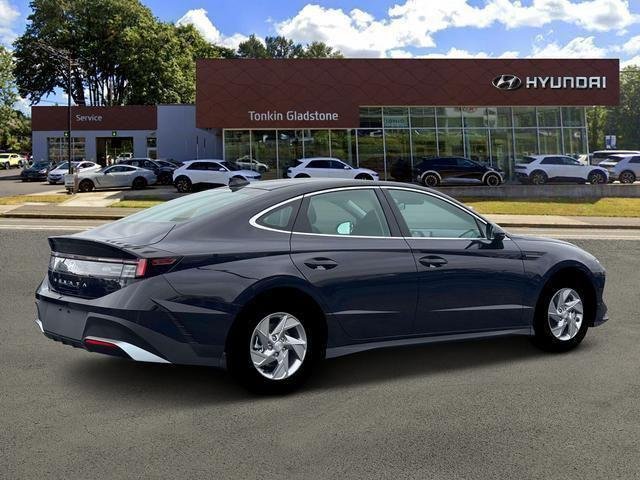New 2026 Carbon Blue Hyundai SE image 8