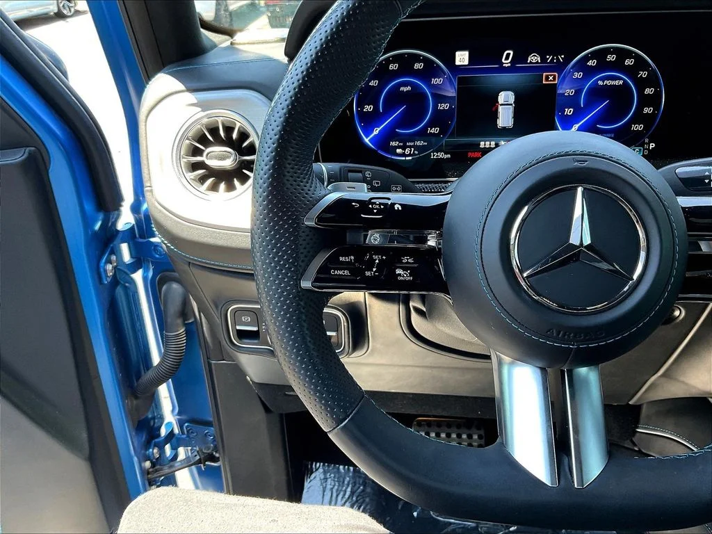 Used 2025  Mercedes-Benz G 580 image 11