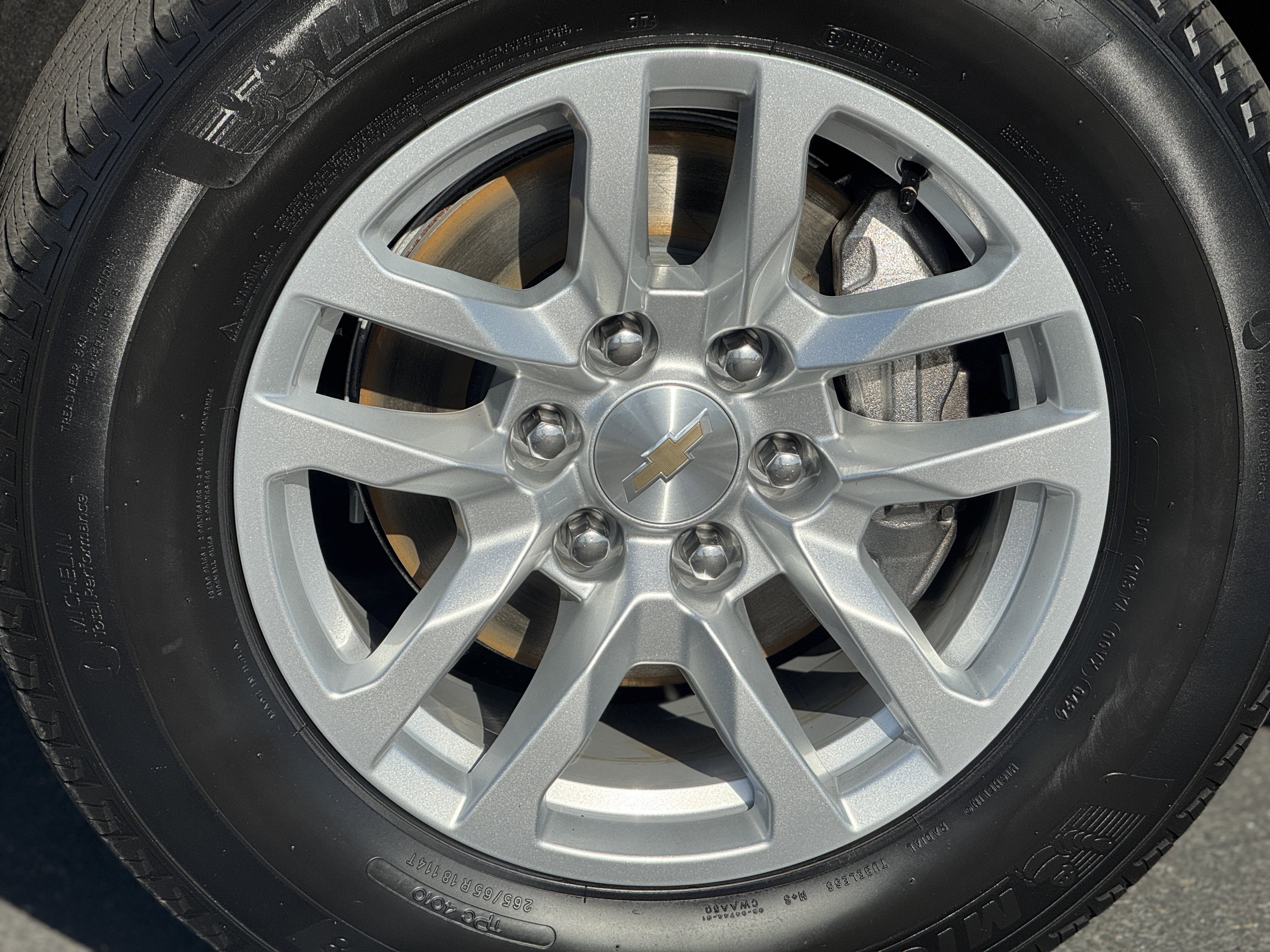 2024 Chevrolet Suburban LS - Photo 8