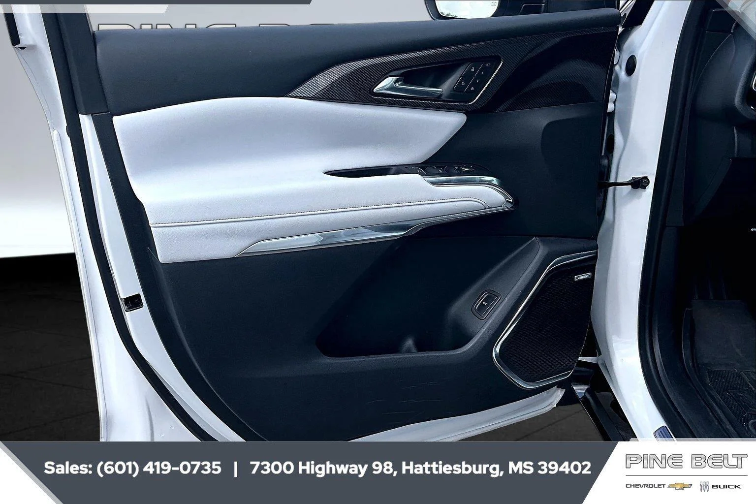 Used 2025 Iridescent Pearl Tricoat Chevrolet High Country image 17