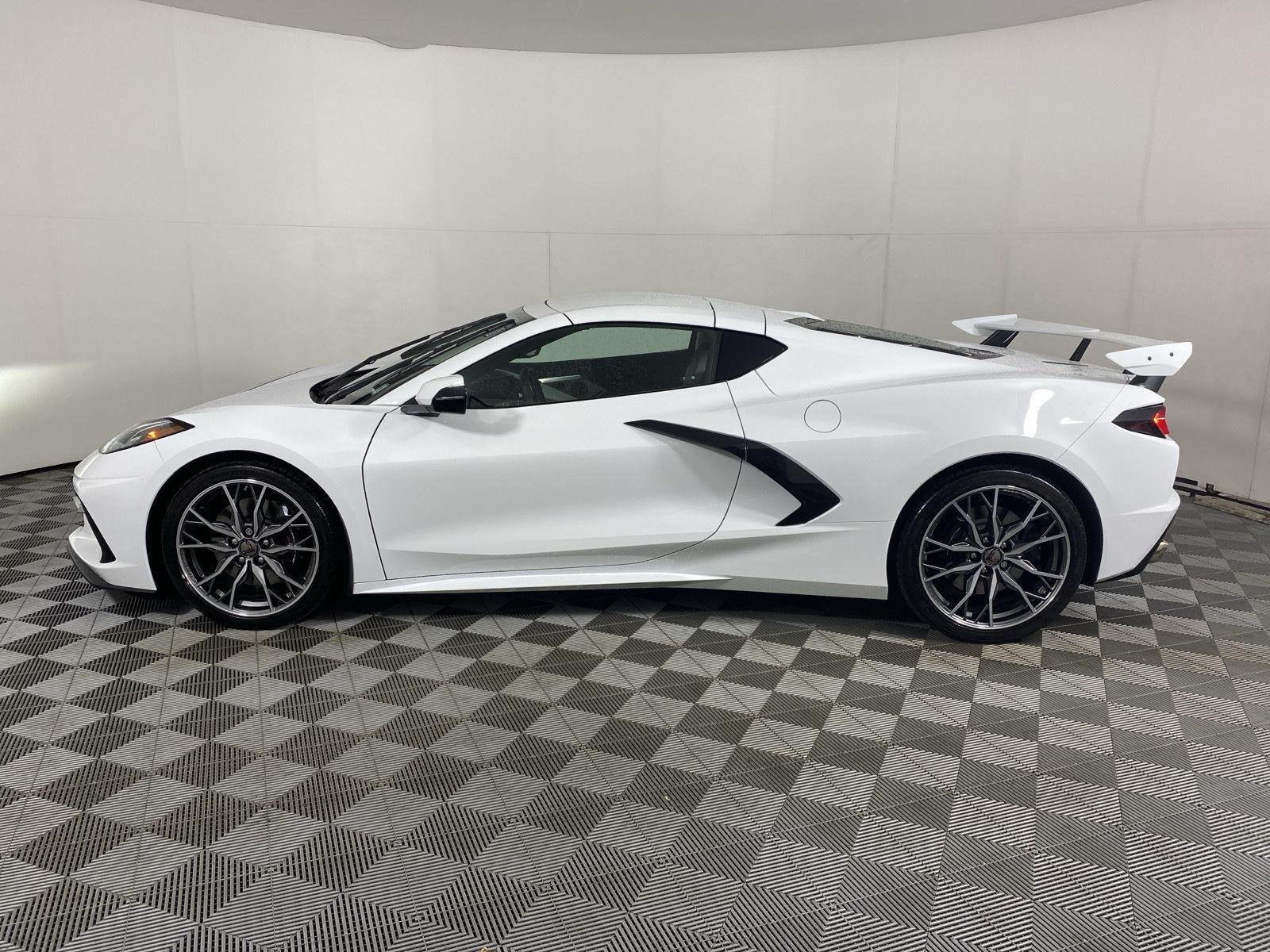Used 2023 Arctic White Chevrolet 2LT image 10