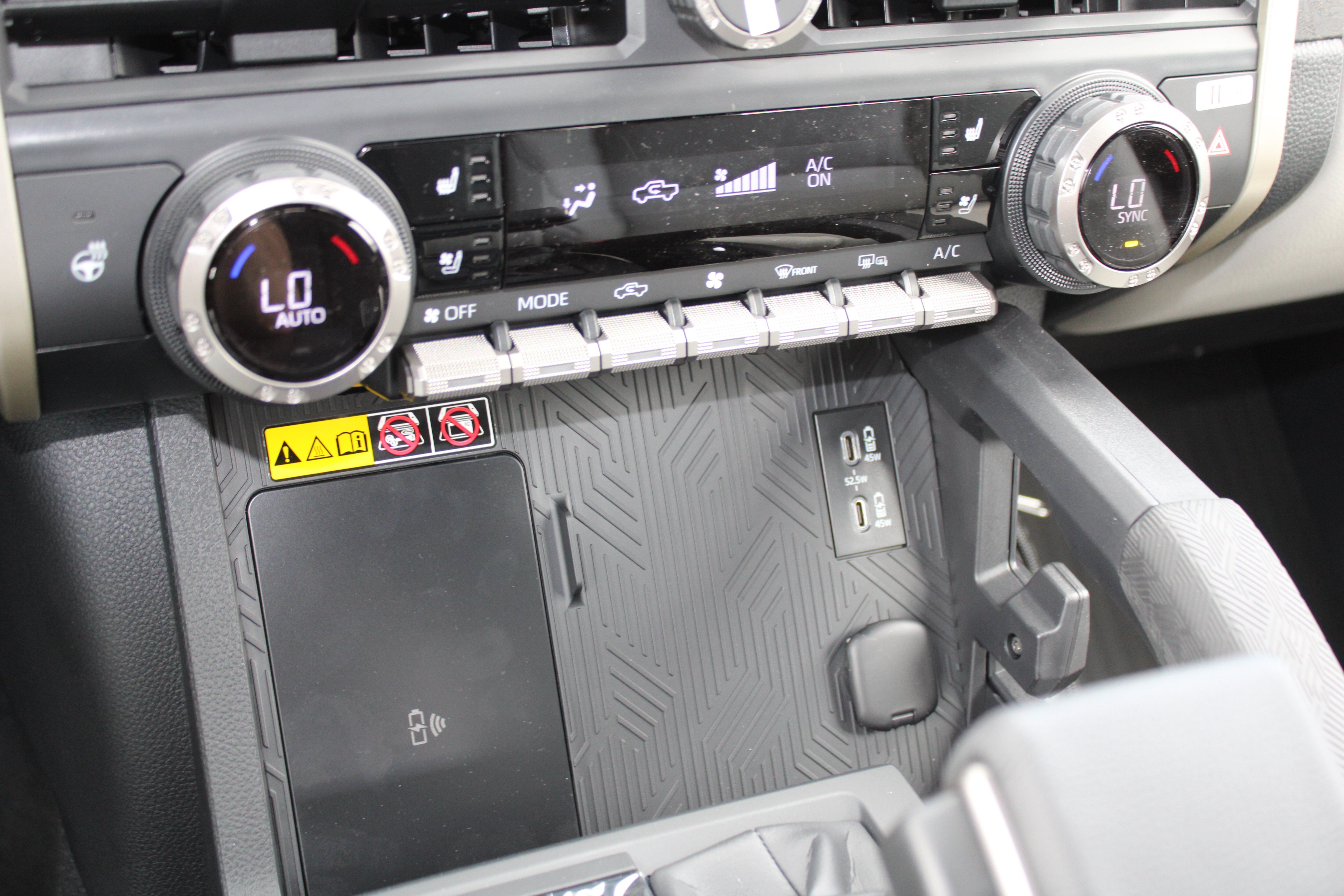New 2026 Wind Chill Pearl <sup>1</sup> Toyota  Limited image 34