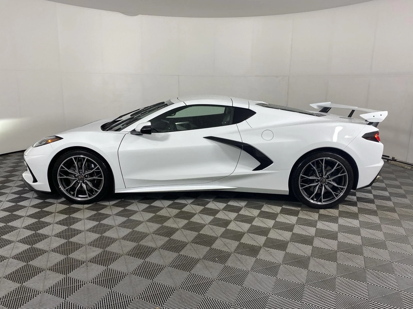 Used 2023 Arctic White Chevrolet 2LT image 10
