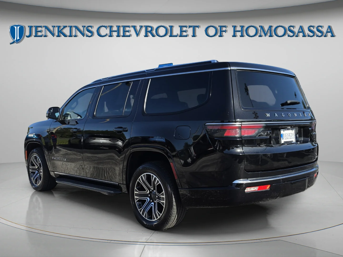 Used 2024 Diamond Black Crystal Pearlcoat Jeep Series II image 7