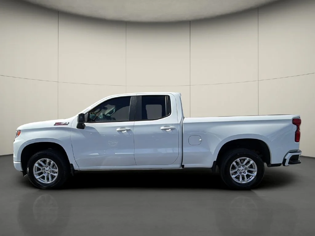Used 2026 Summit White Chevrolet RST image 4