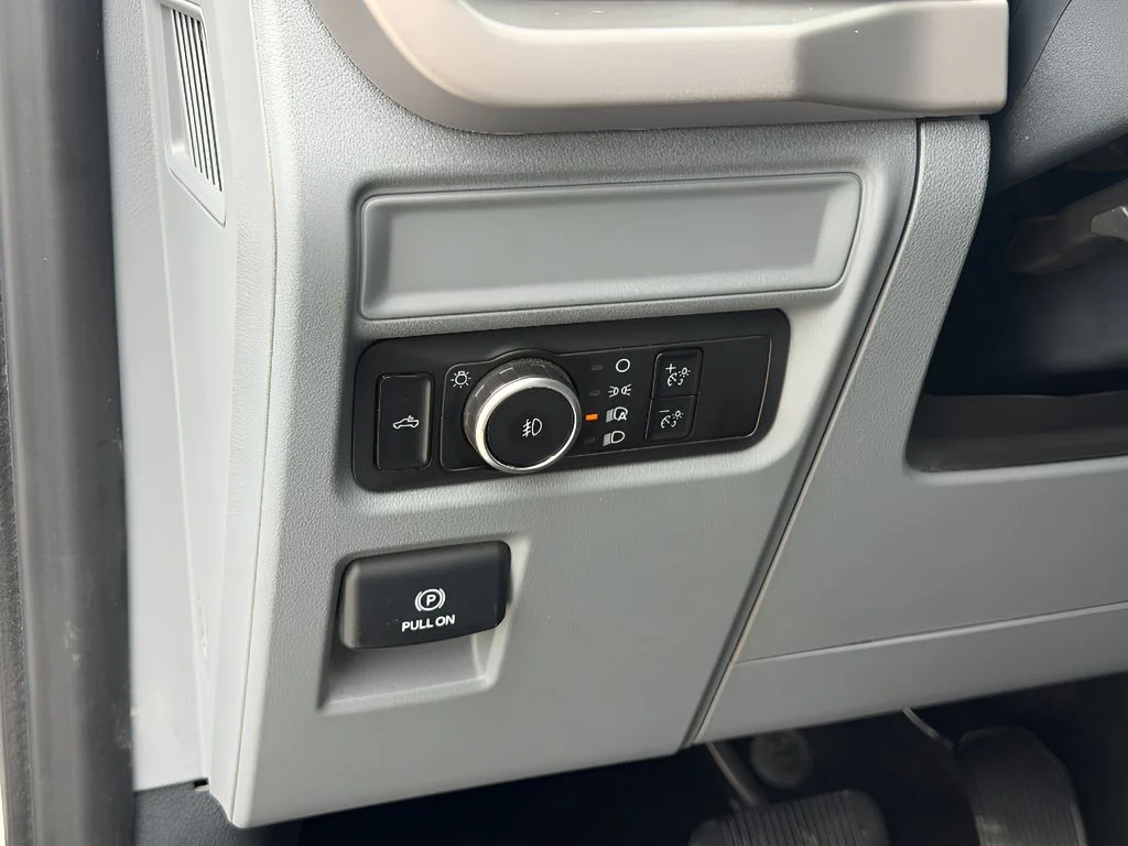 Used 2023 Oxford White Ford XLT image 21