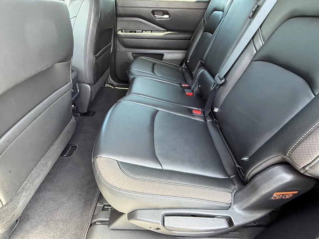 2024 Nissan Pathfinder SL - Photo 12