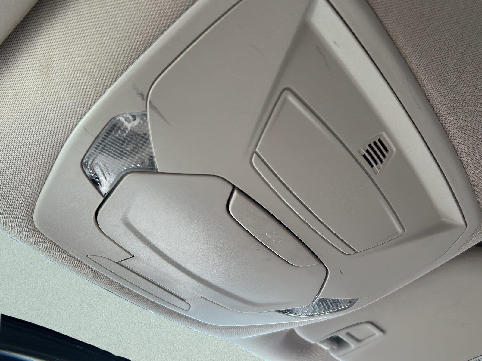 Used 2017 Magnetic Ford SE image 12