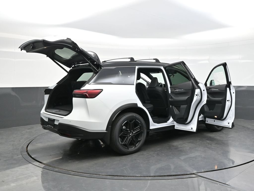 New 2027 2T RAD WHT INFINITI Sport AWD image 51