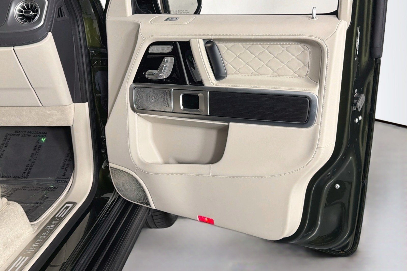 Certified Used 2025 MANUFAKTUR Olive Metallic Mercedes-Benz G 550 image 25