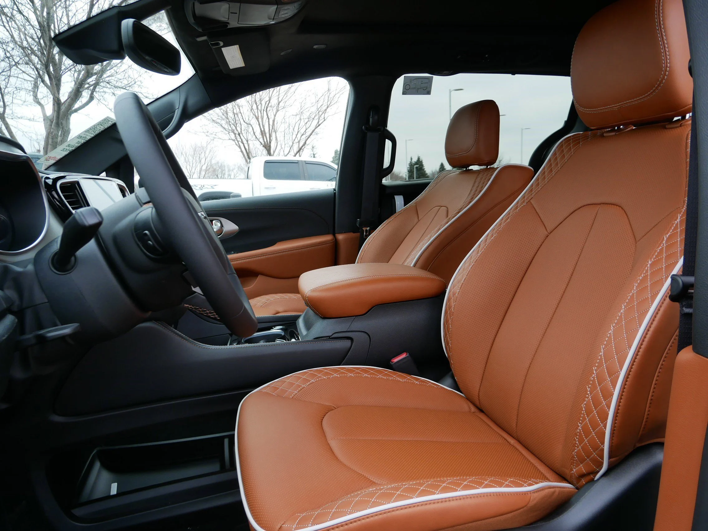 New 2026 Bright White Clear-Coat Exterior Paint Chrysler Pinnacle image 9