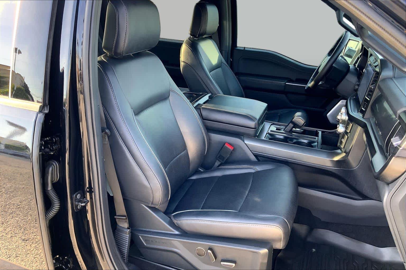 Used 2025 Agate Black Metallic Ford LARIAT image 8