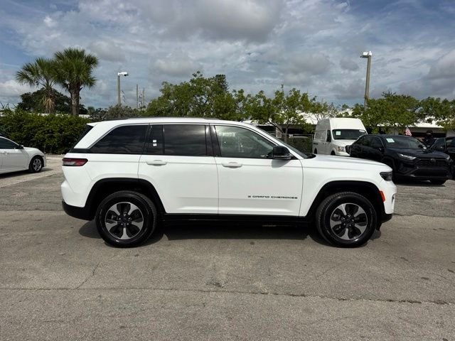 Used 2024 White Jeep 4xe image 12