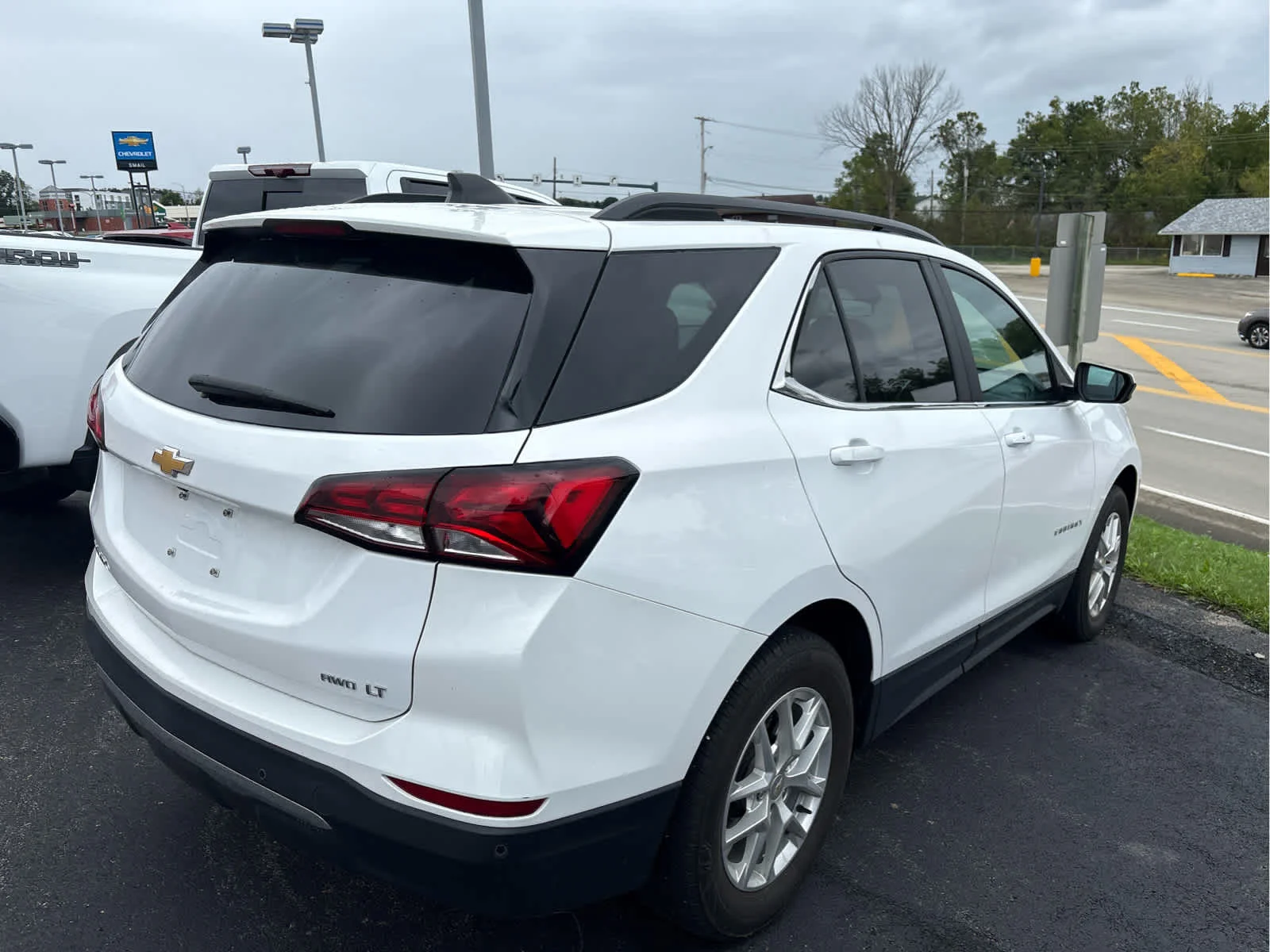 Used 2023 Summit White Chevrolet LT image 4