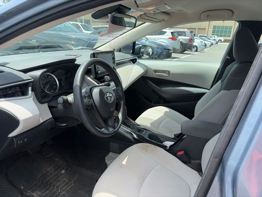Used 2022  Toyota LE image 5