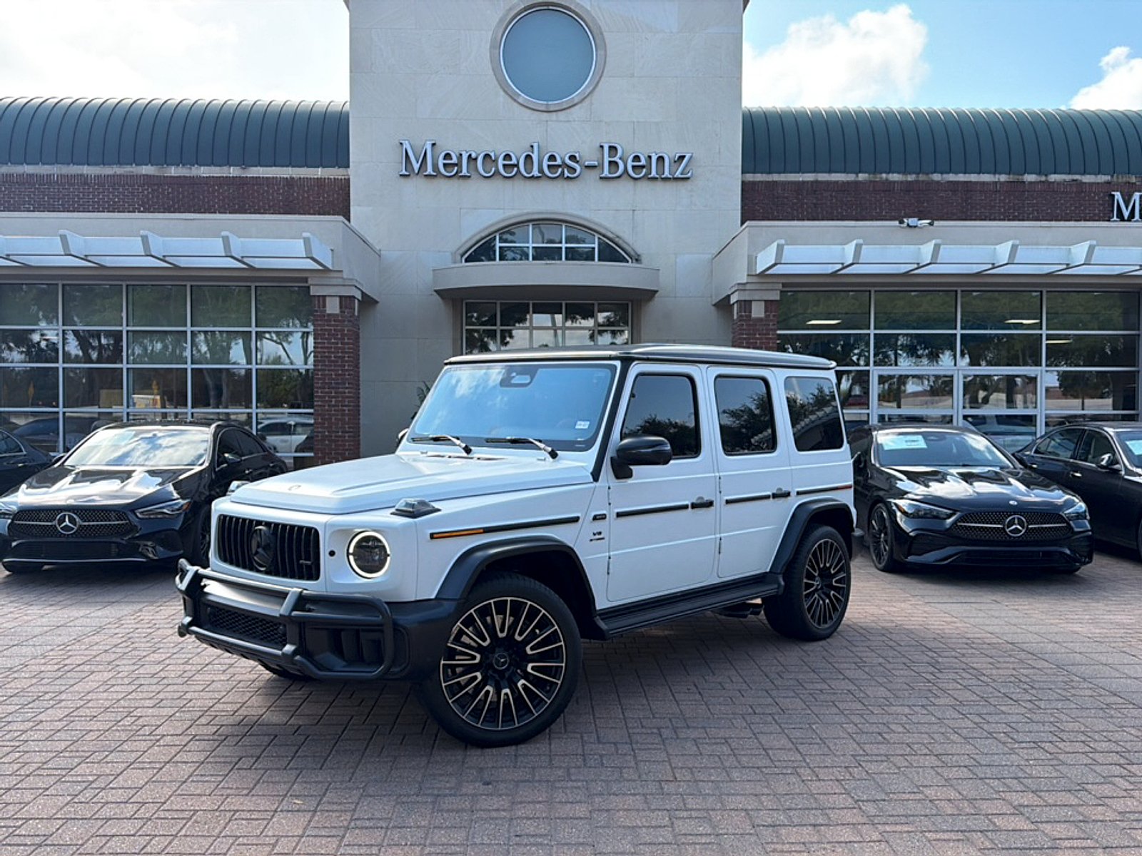 Used 2025 MANUFAKTUR Moonlight White Magno Mercedes-Benz  image 1