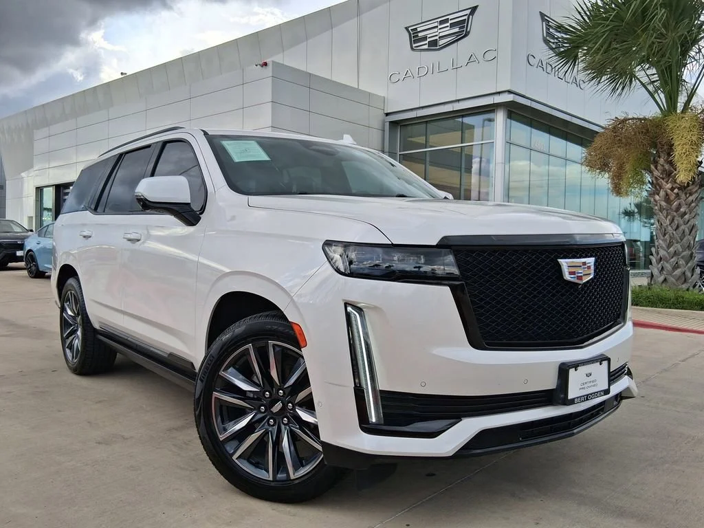 Used 2021 CRYSTAL WHITE TRICOAT Cadillac Sport Platinum image 1