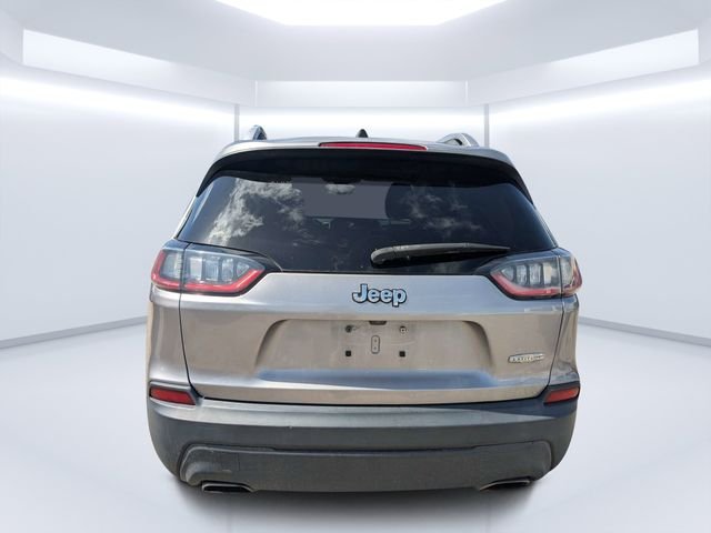 Used 2019 Silver Jeep Latitude Plus image 4