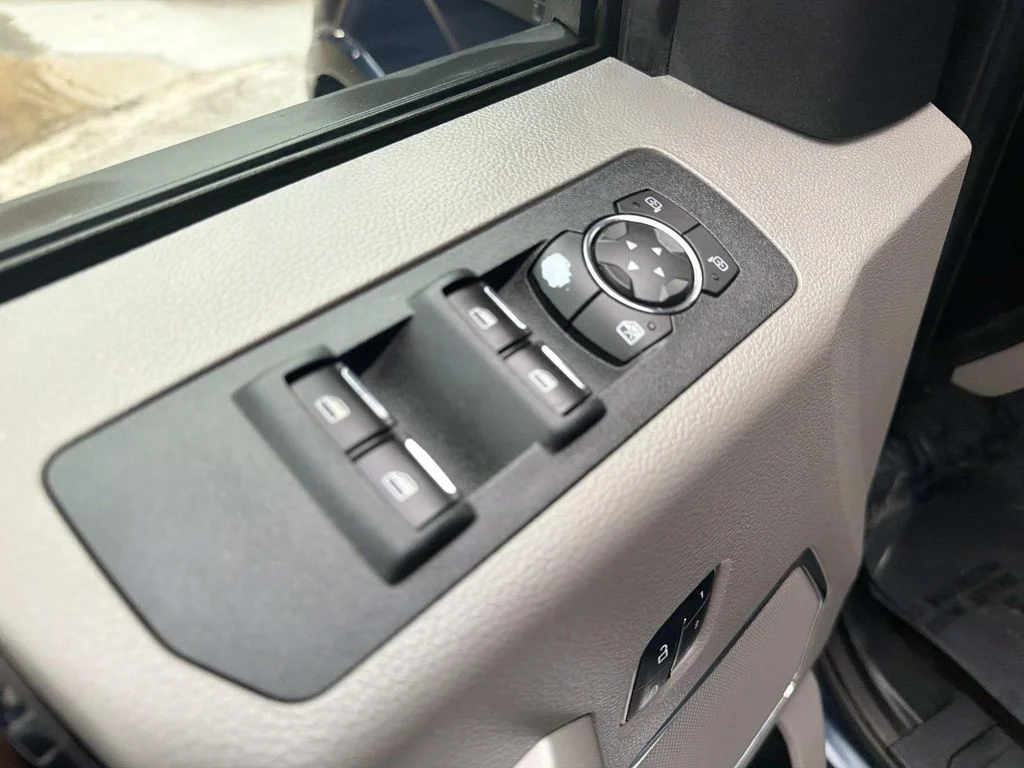 Used 2018 Blue Jeans Metallic Ford Lariat image 19