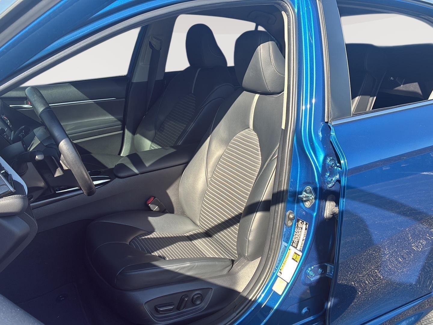 Used 2019 Blue Streak Metallic Toyota SE image 3