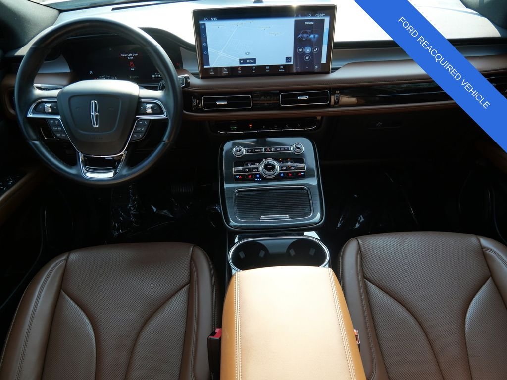 Used 2023 White Lincoln Reserve image 14