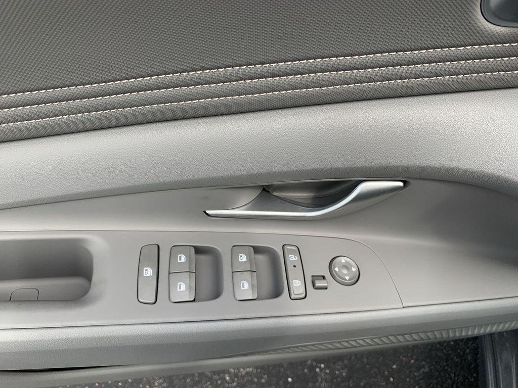 2025 Hyundai Elantra Blue - Photo 13