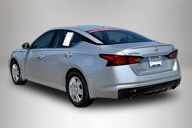 Used 2024 Silver Nissan 2.5 SR image 4