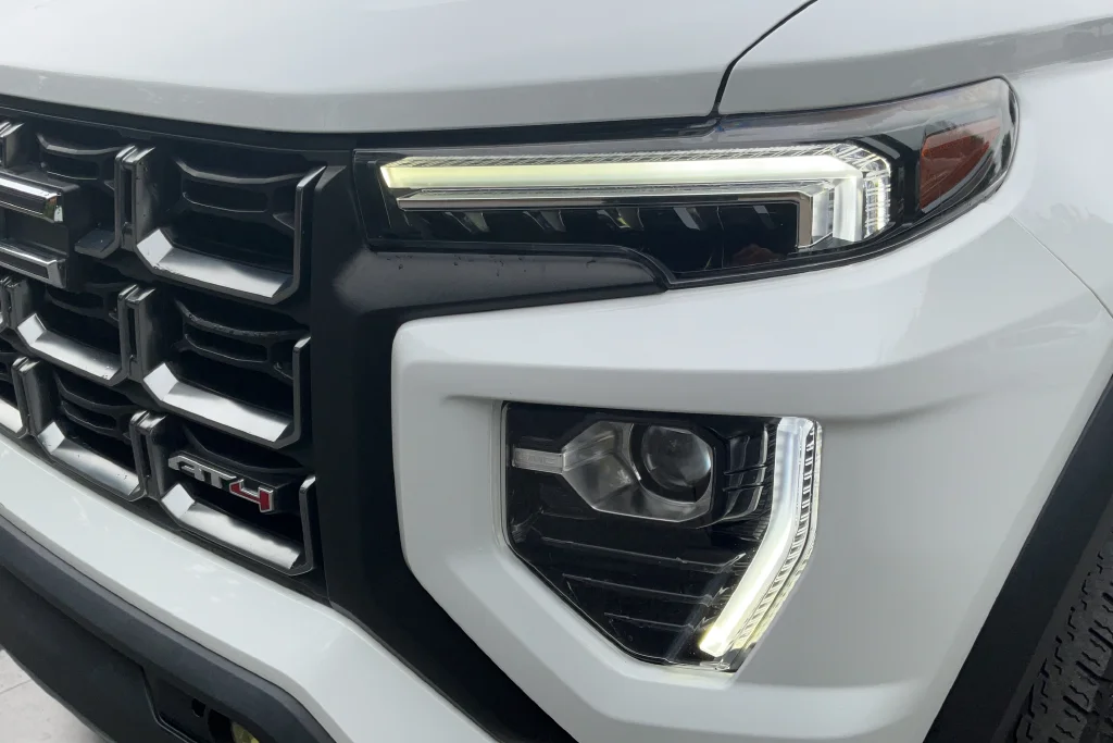Used 2024 White GMC AT4 image 27