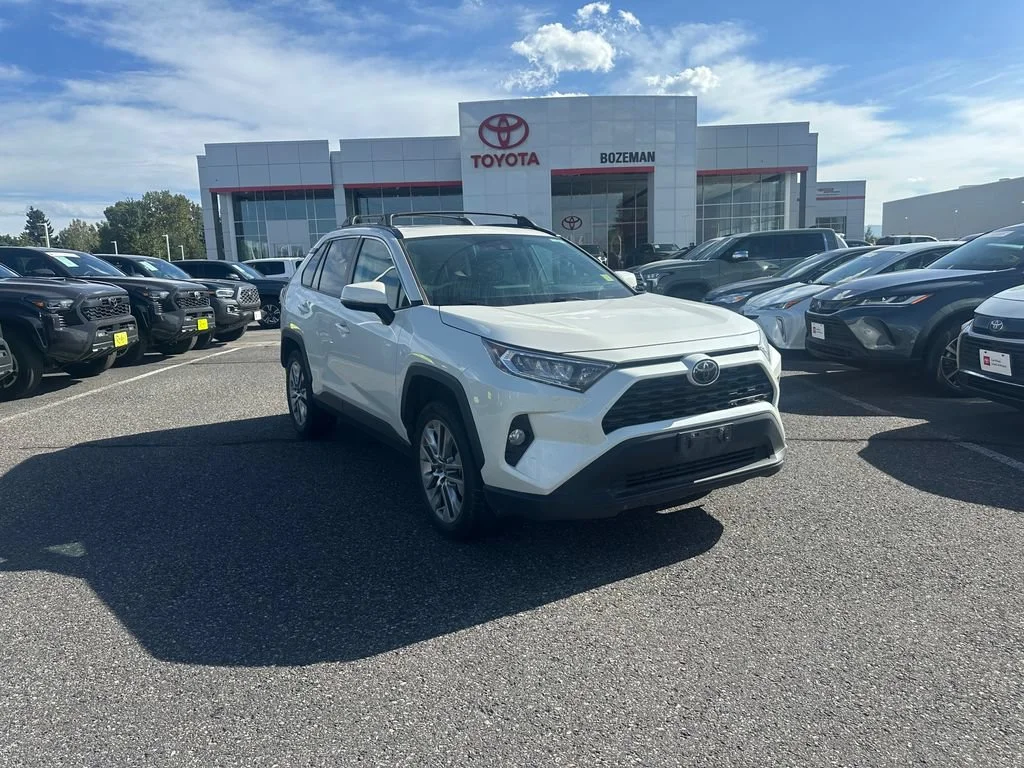 Used 2021 White Toyota XLE Premium image 1