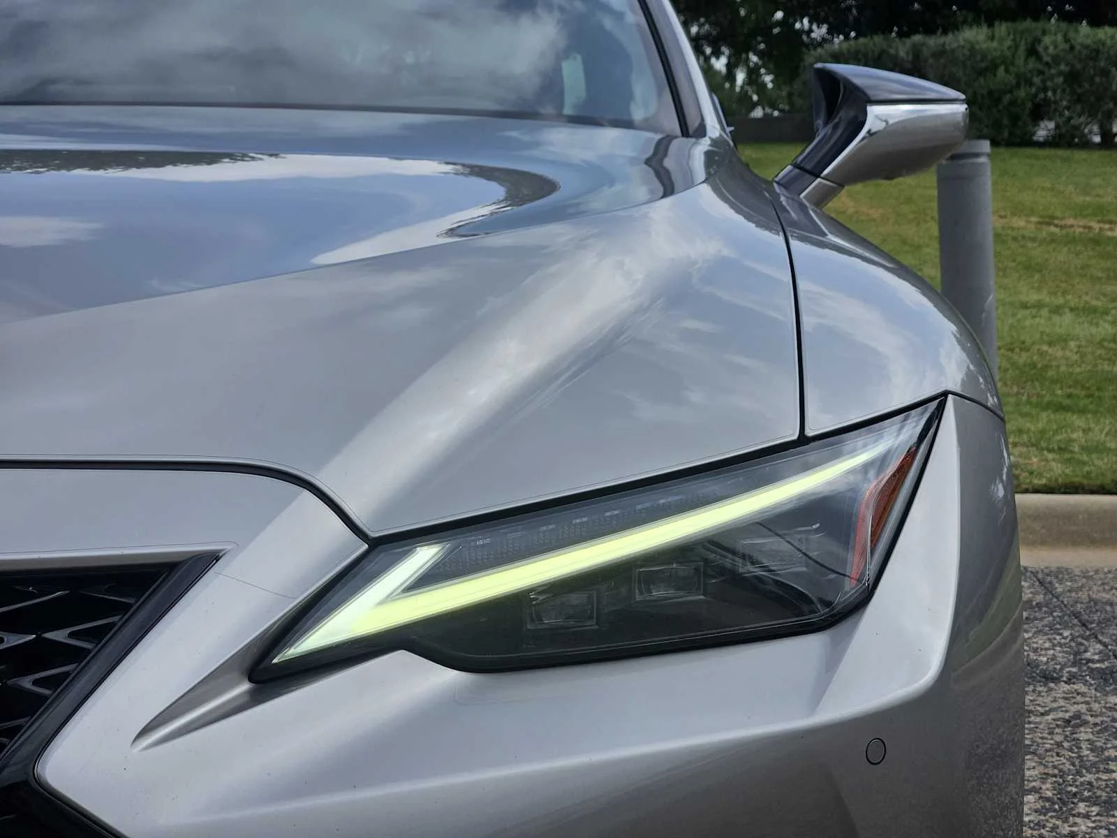 Used 2023 Atomic Silver Lexus F SPORT image 6