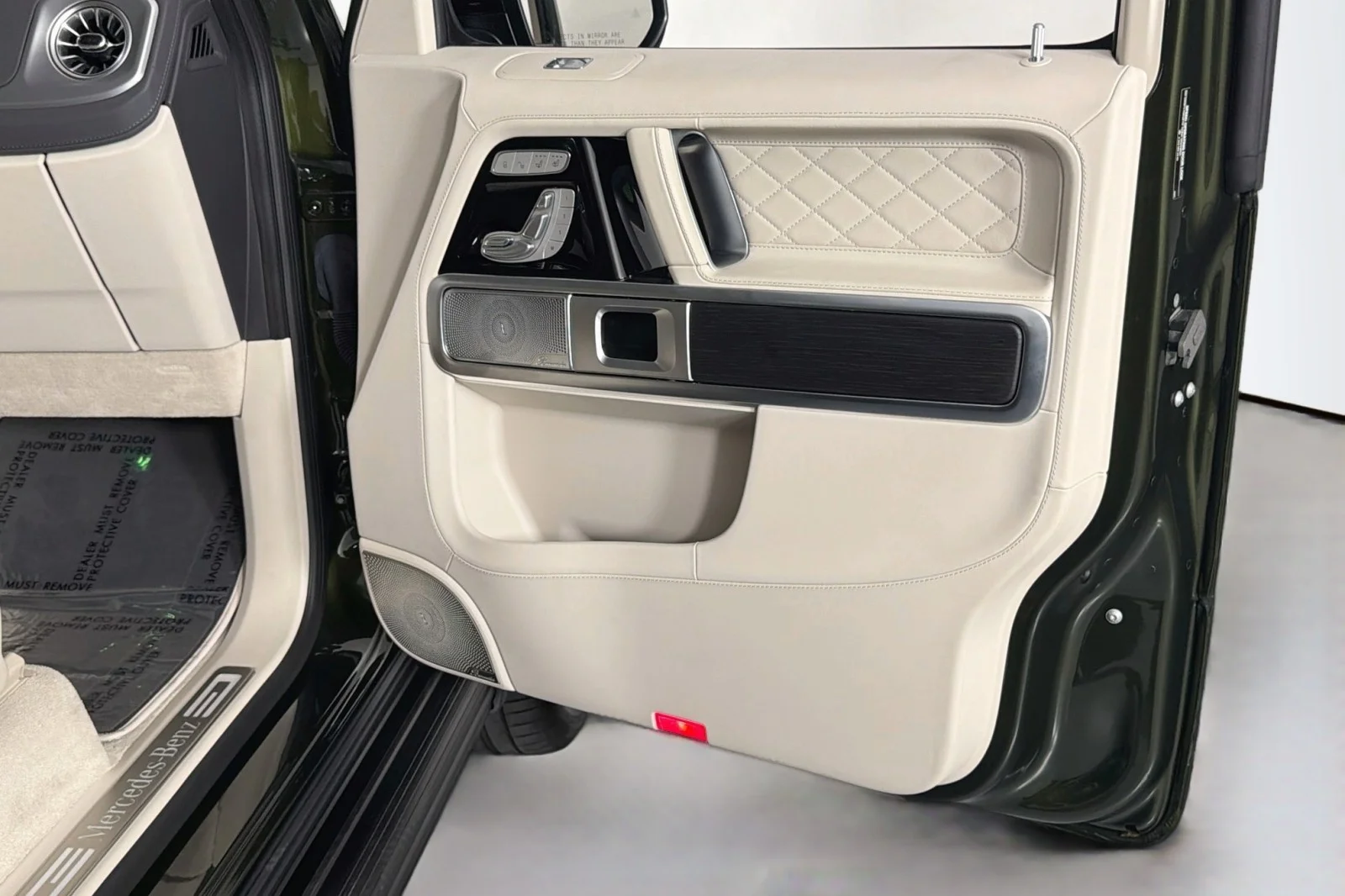 Certified Used 2025 MANUFAKTUR Olive Metallic Mercedes-Benz G 550 image 25