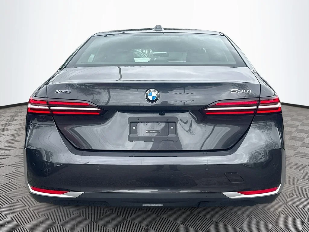 Used 2025 Gray BMW 530i xDrive image 7
