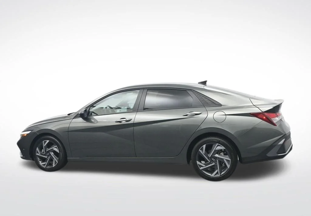 Used 2025 Amazon Gray Hyundai SEL Sport image 10