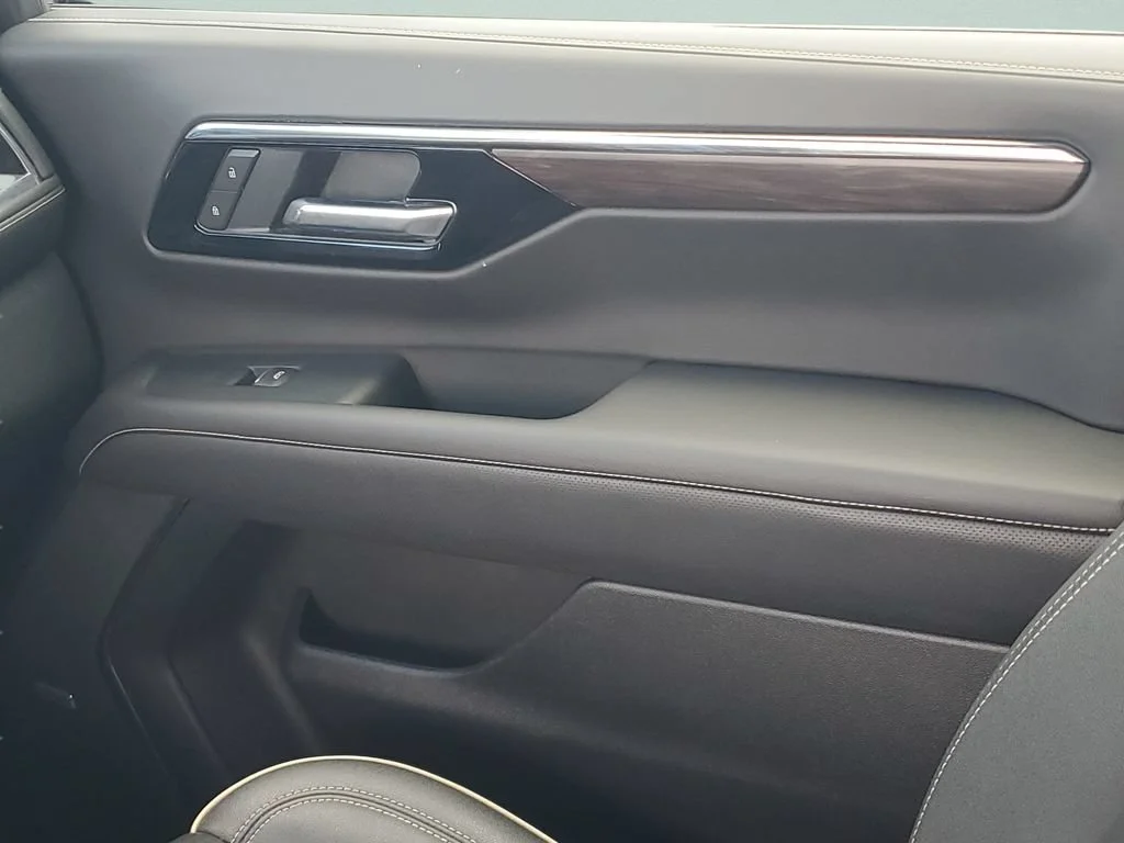 Used 2025 Dark Ash Metallic Chevrolet Premier image 13