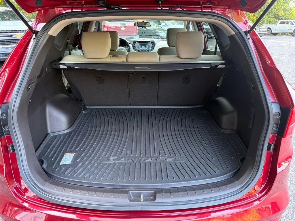Used 2014 Red Hyundai Base image 18