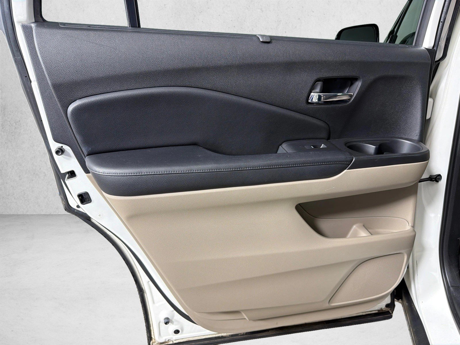 Used 2018 White Diamond Pearl Honda Touring image 24