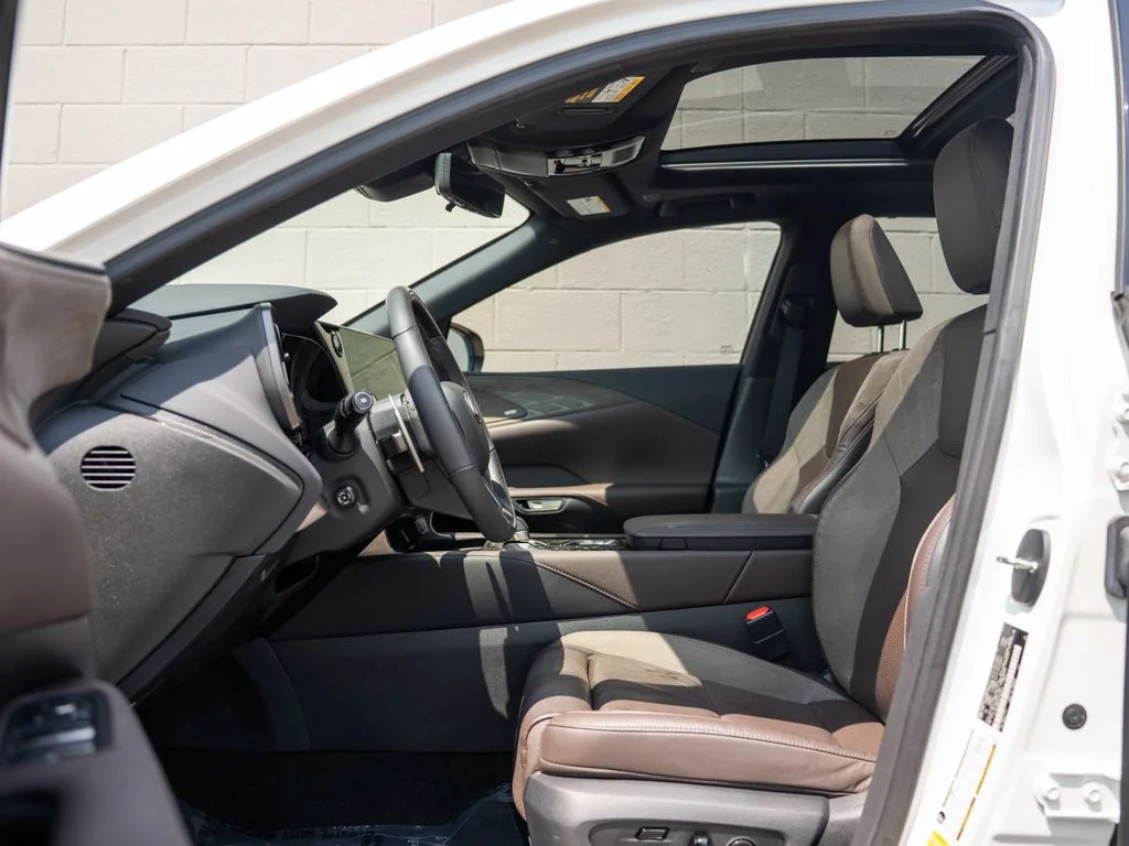 Used 2023 White Lexus 350 Luxury image 17