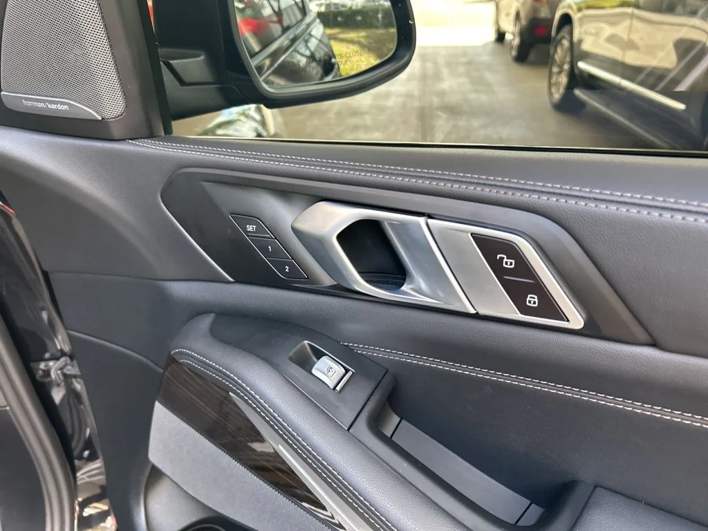 Used 2024 Black BMW xDrive40i image 34