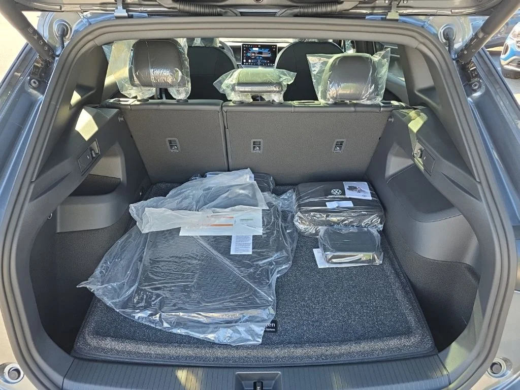 New 2026 Platinum Gray Metallic Volkswagen 2.0T SE R-Line Black image 28