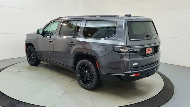 New 2026 Baltic-Gray Metallic Clear-Coat Exterior Paint Jeep Limited Reserve image 7