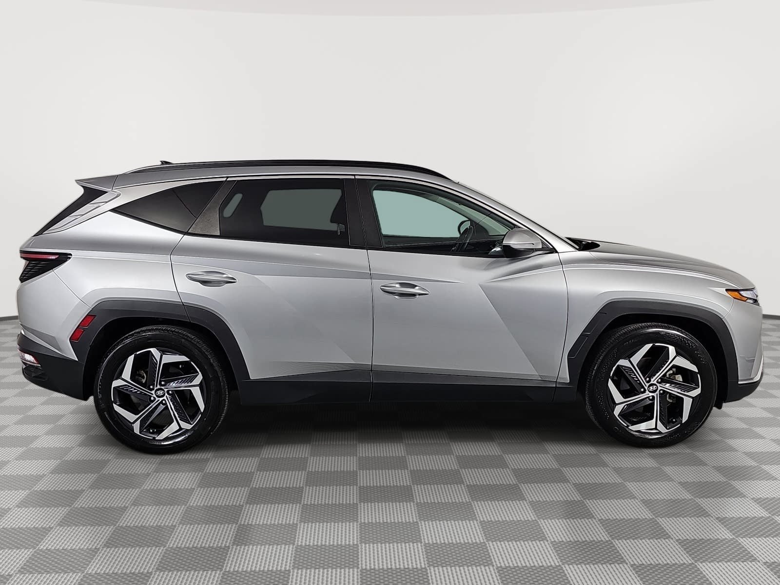 Used 2023 Silver Hyundai SEL image 9