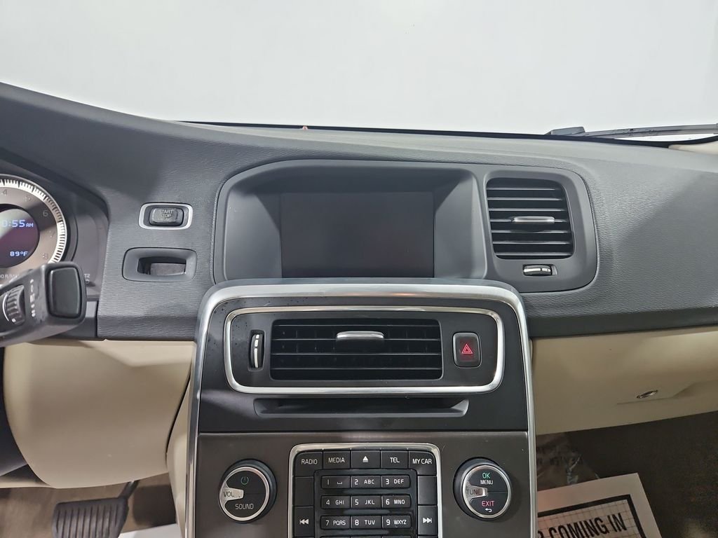 Used 2013 Red Volvo  image 18