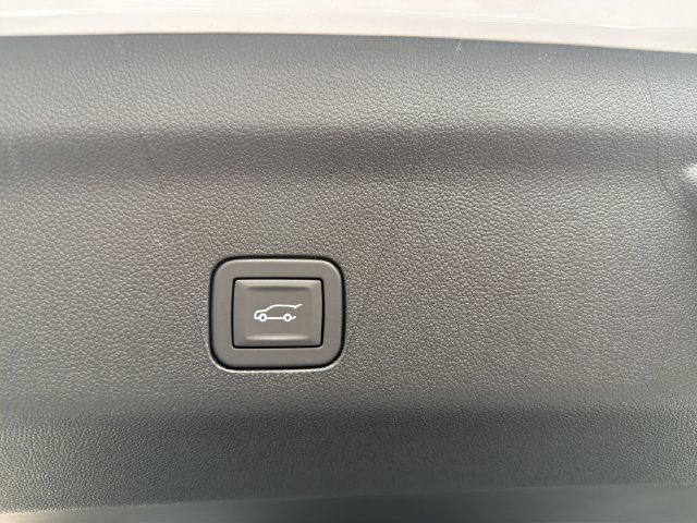 New 2026 Polar White Tricoat Chevrolet High Country image 12