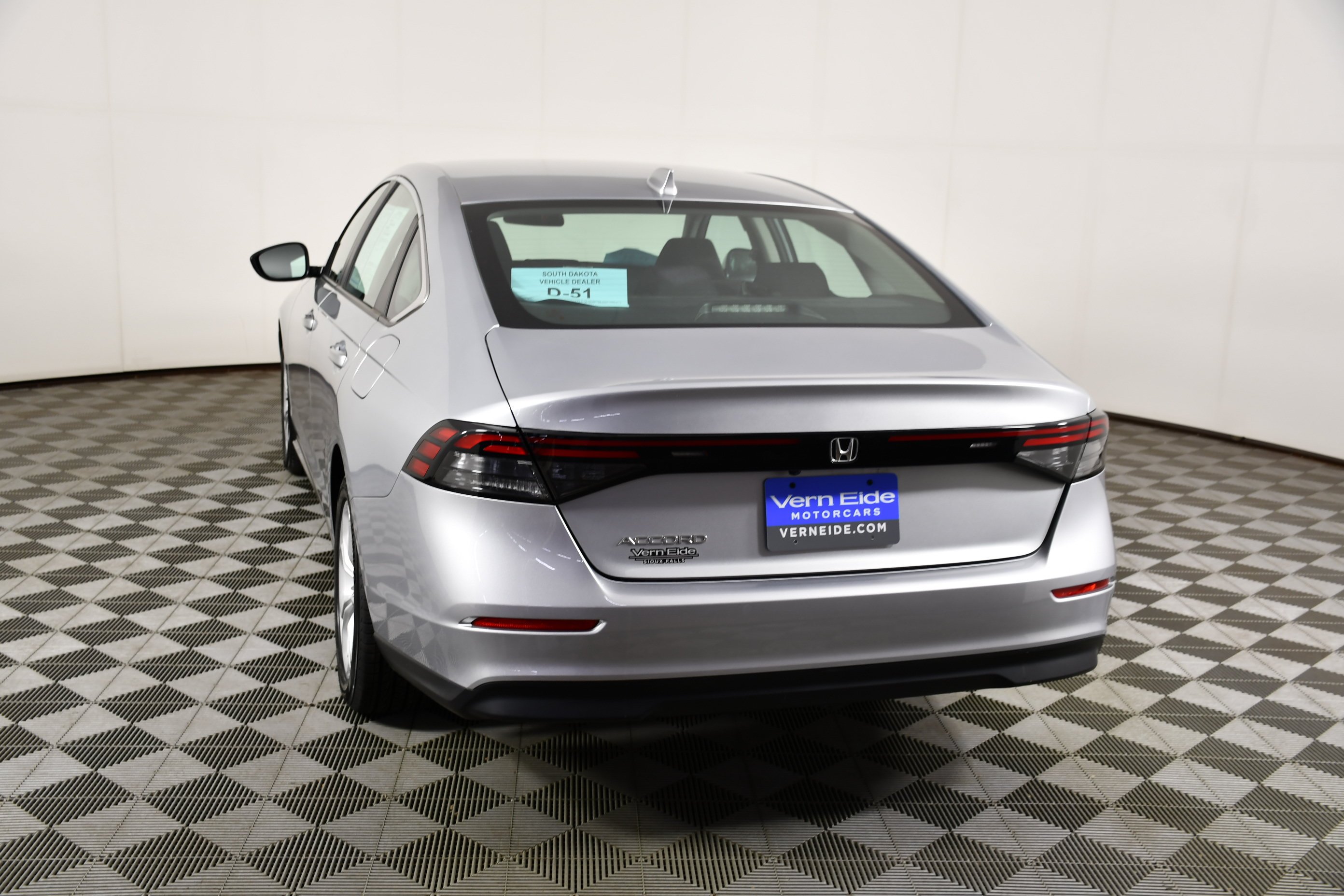 Certified Used 2024 Solar Silver Metallic Honda LX image 7