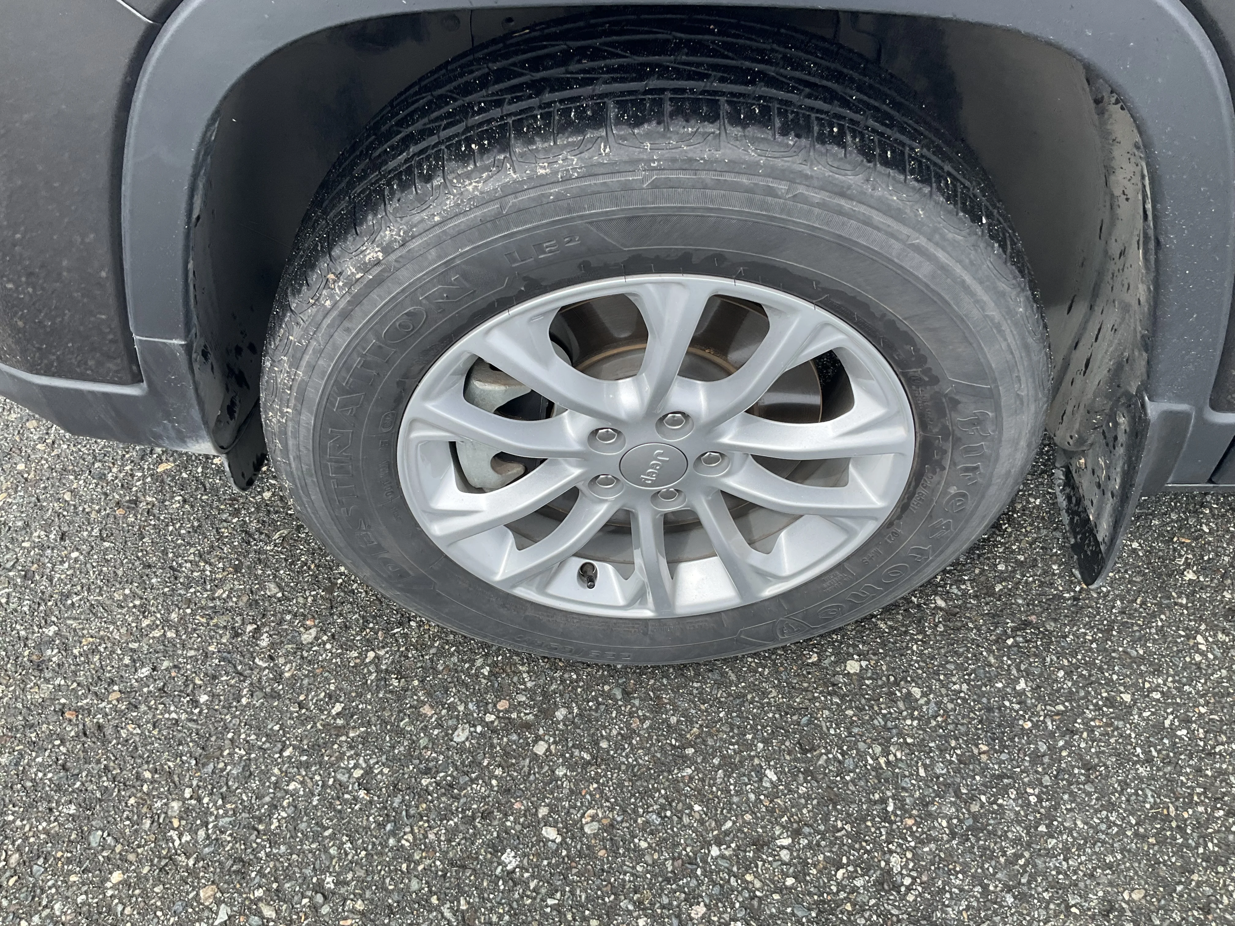 Used 2022 Gray Jeep Latitude Lux image 6