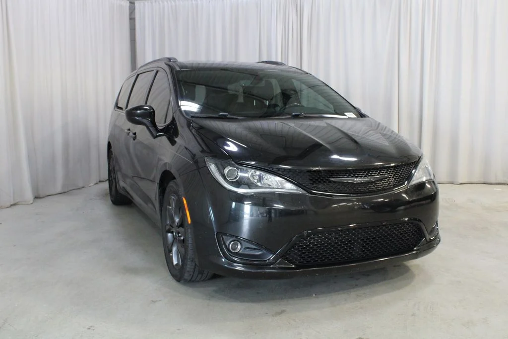 Used 2019 Black Chrysler Touring L Plus image 37