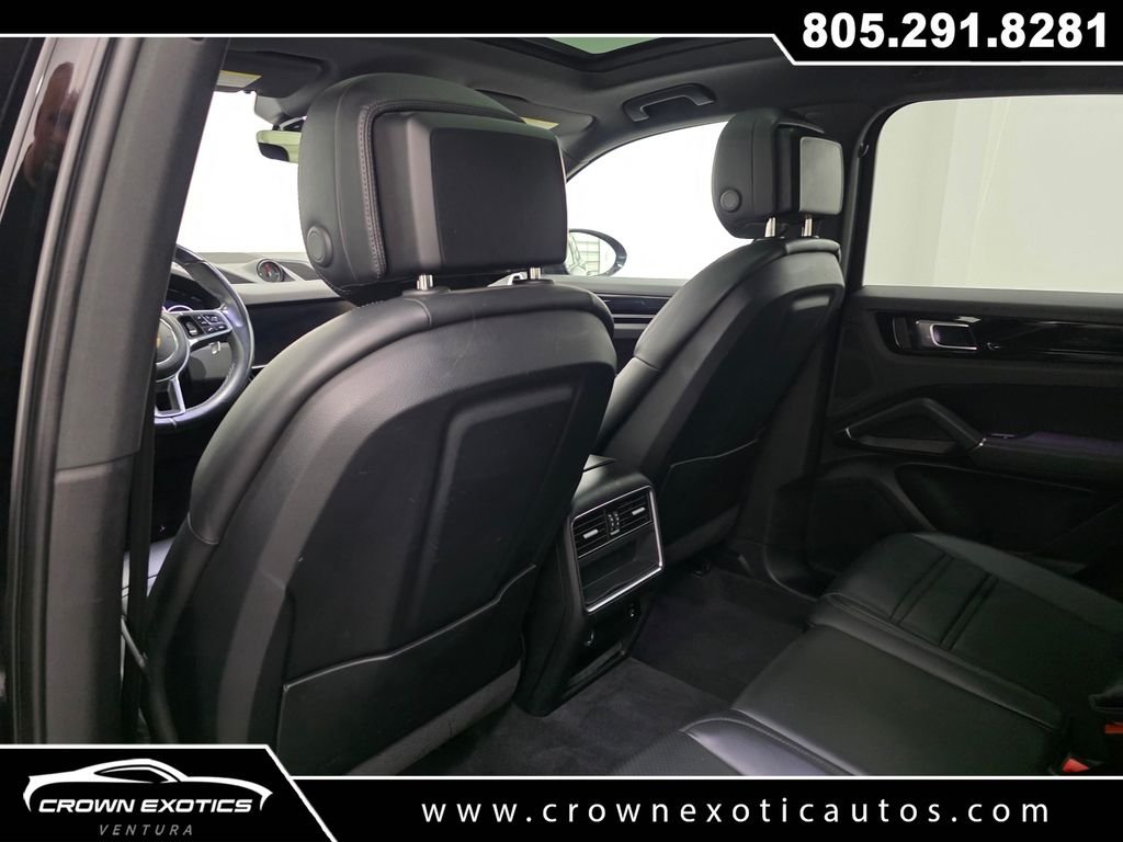 Used 2022  Porsche Base image 18