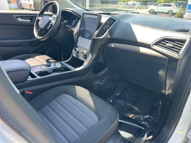 Used 2023 Oxford White Ford SE image 10