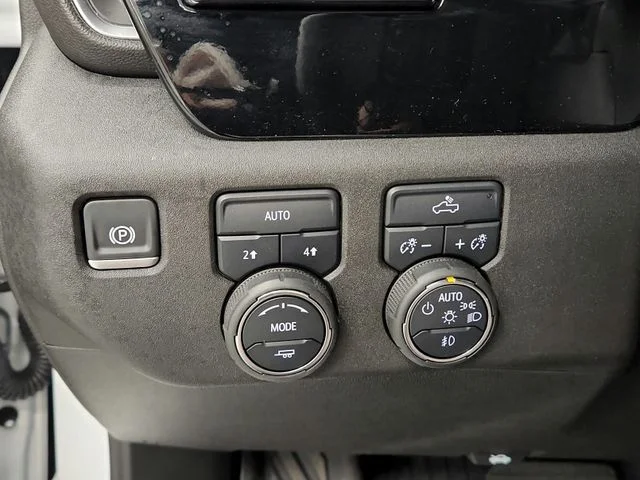 Used 2025 White Chevrolet RST image 29