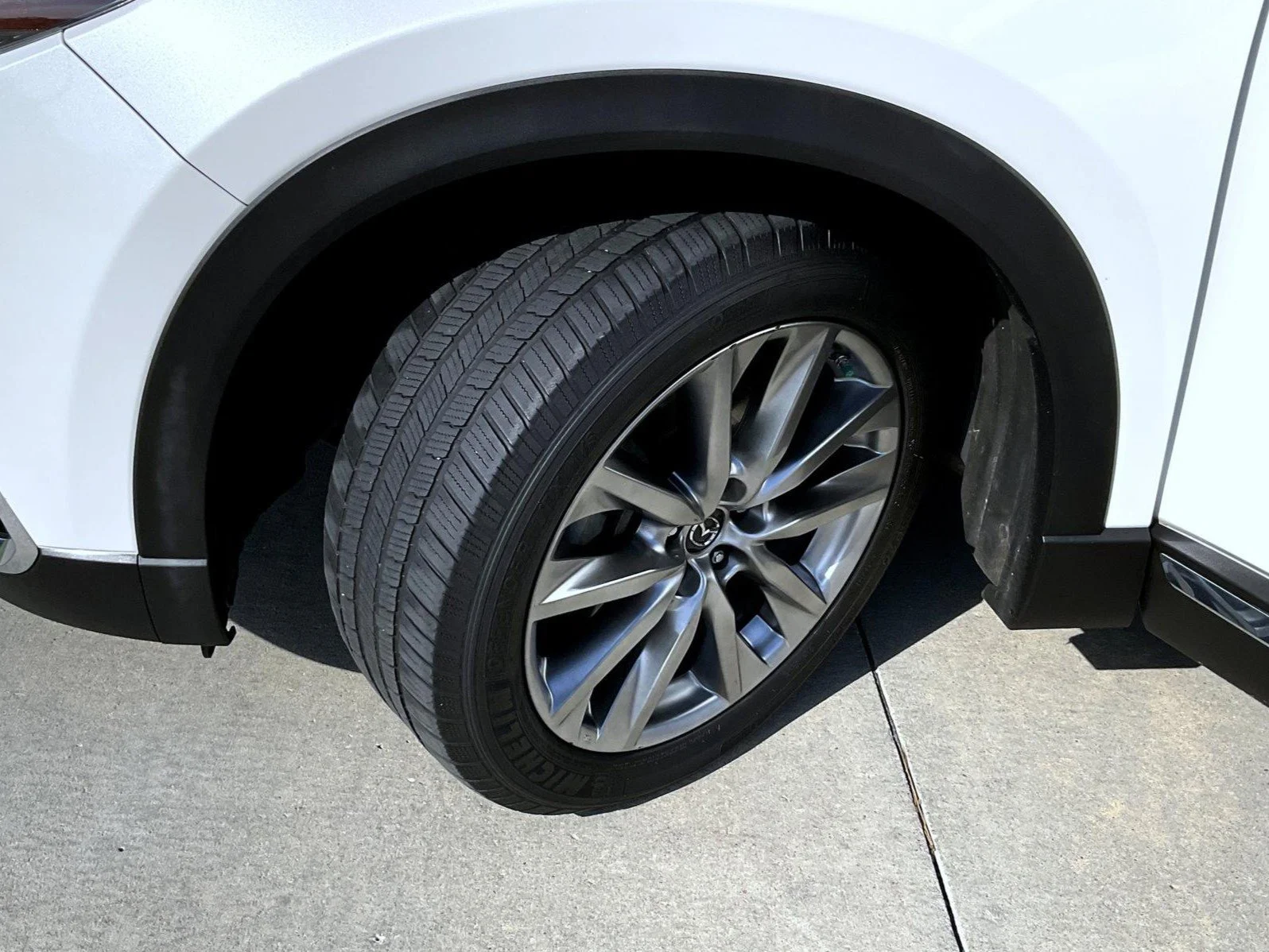 Used 2019 White Mazda Signature image 25